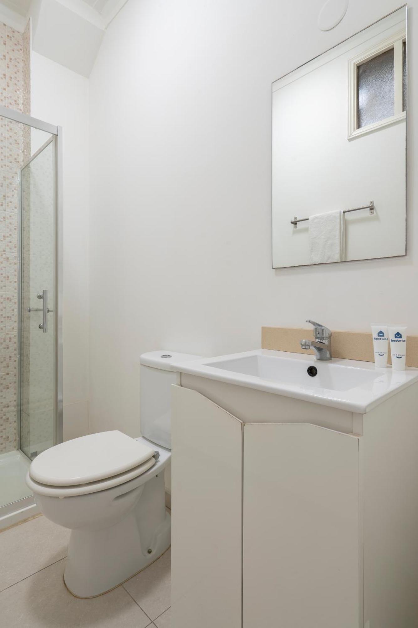 Host Wise - Comfy Minimalist Flat Oporto